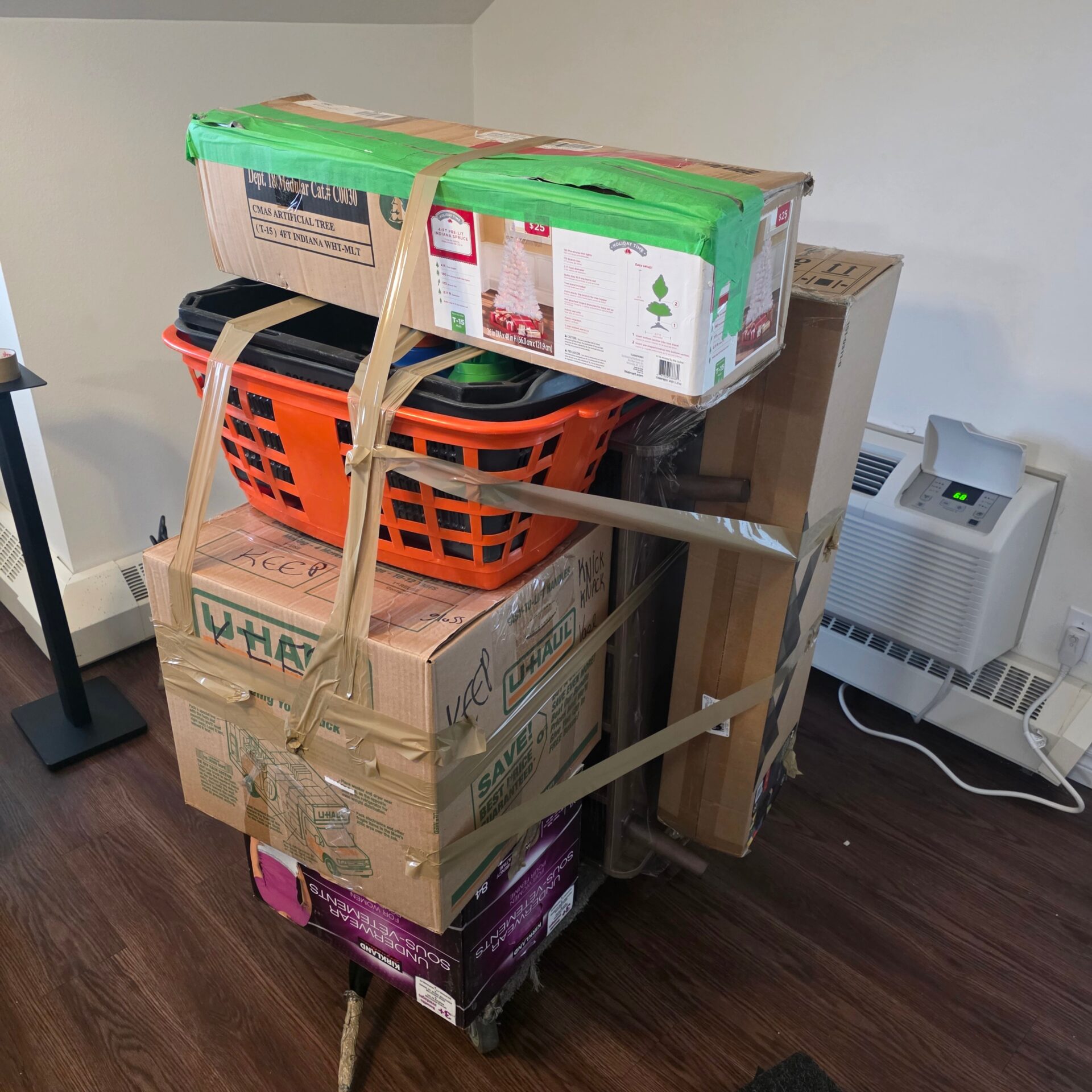 Professional movers maintaining clear pathways during the loading process in a Fleetwood home.