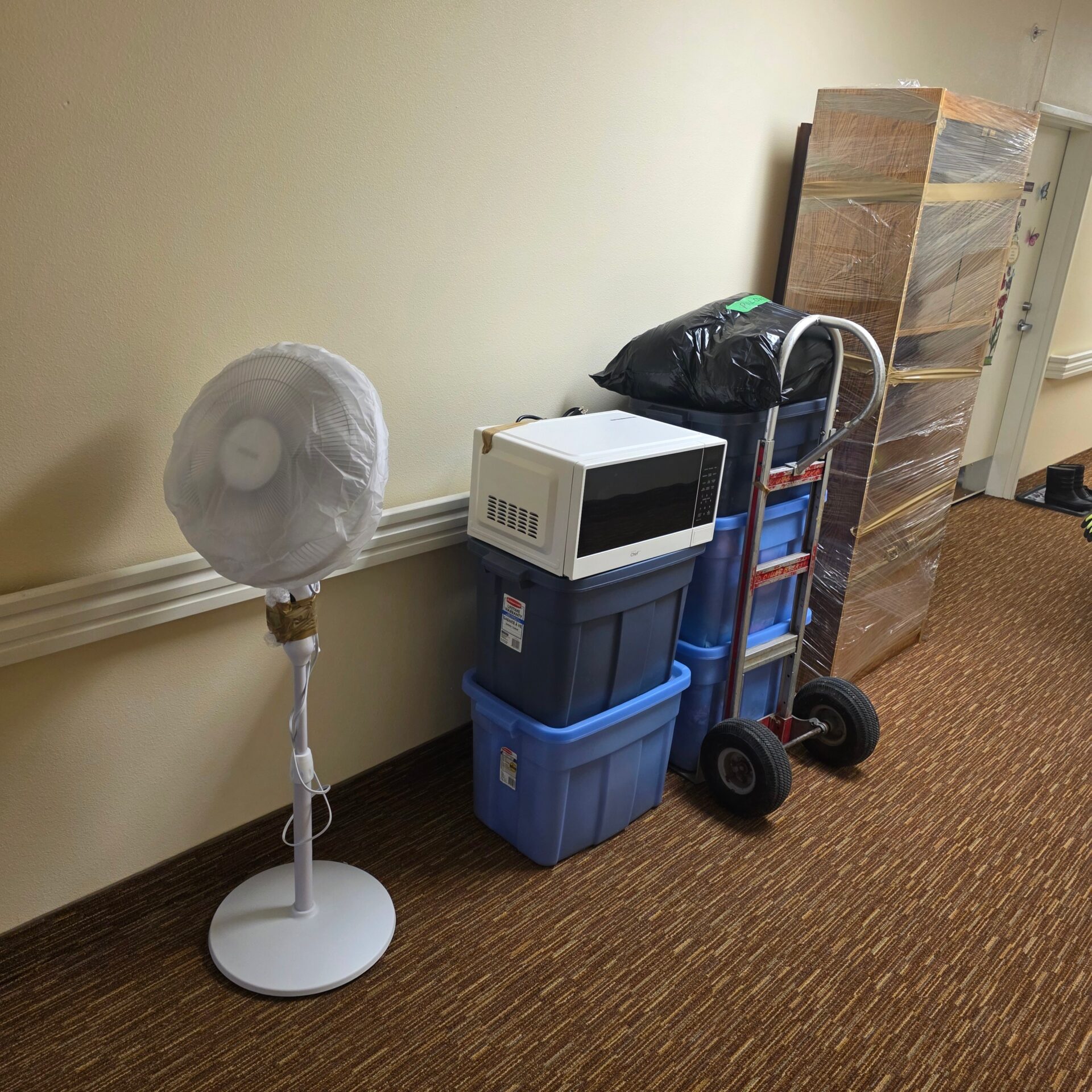 Professional movers maintaining clear pathways during the loading process in a Kelvin home.