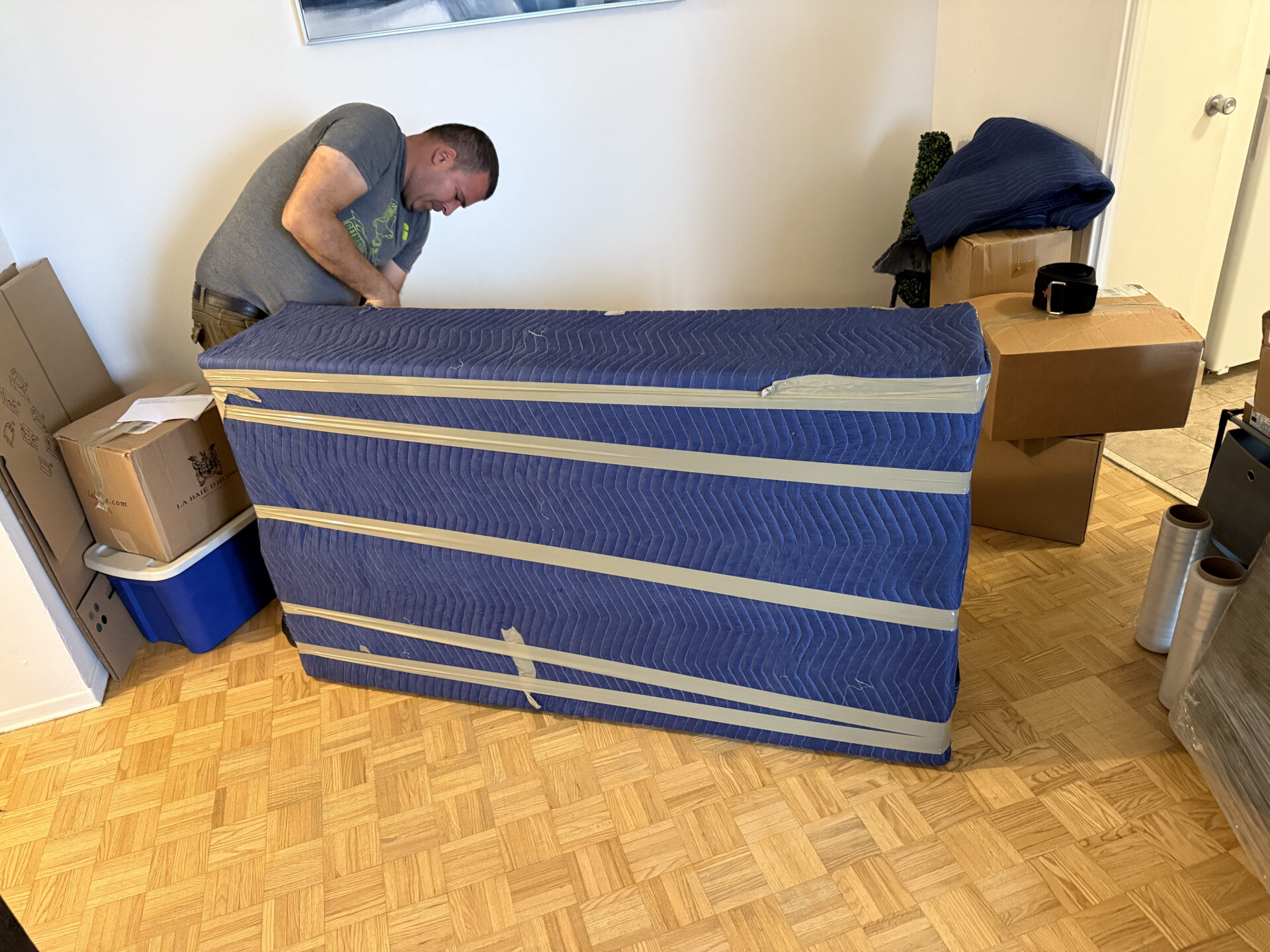 Vadim - Mover in Aurora