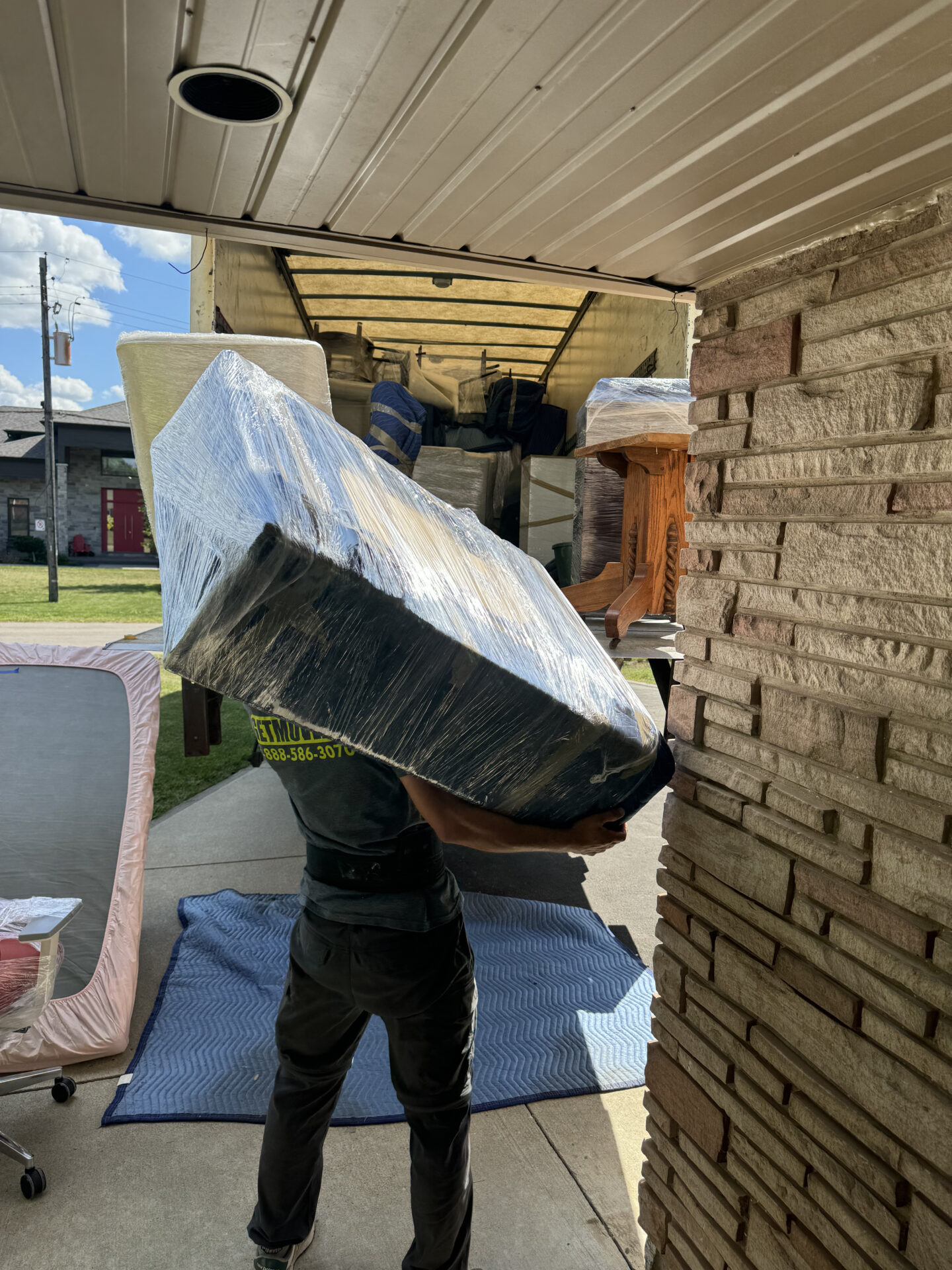 Get Movers Montreal QC photo 3