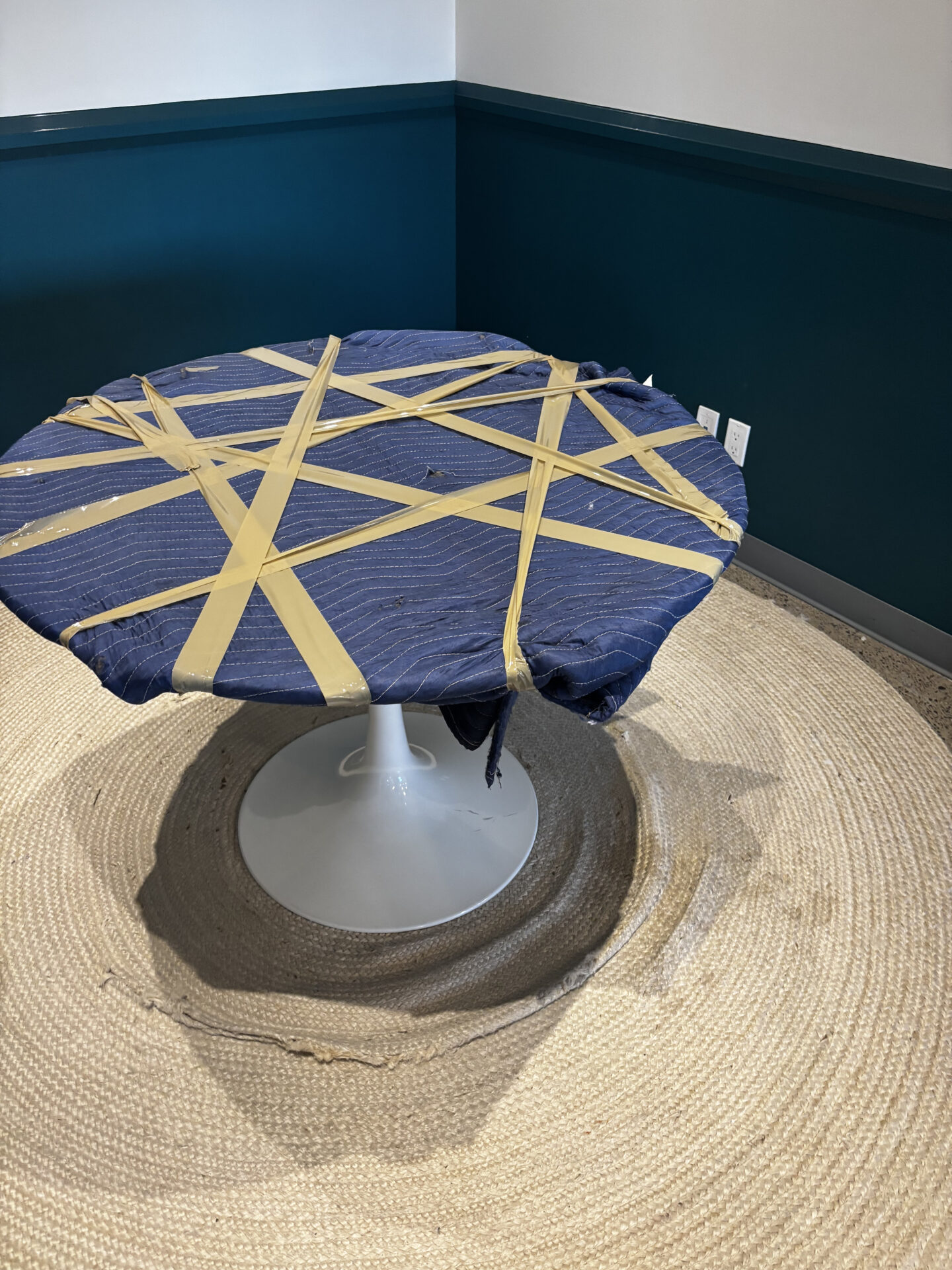 Porcelain dessert plates packed in cushioned sleeves inside divider crates.