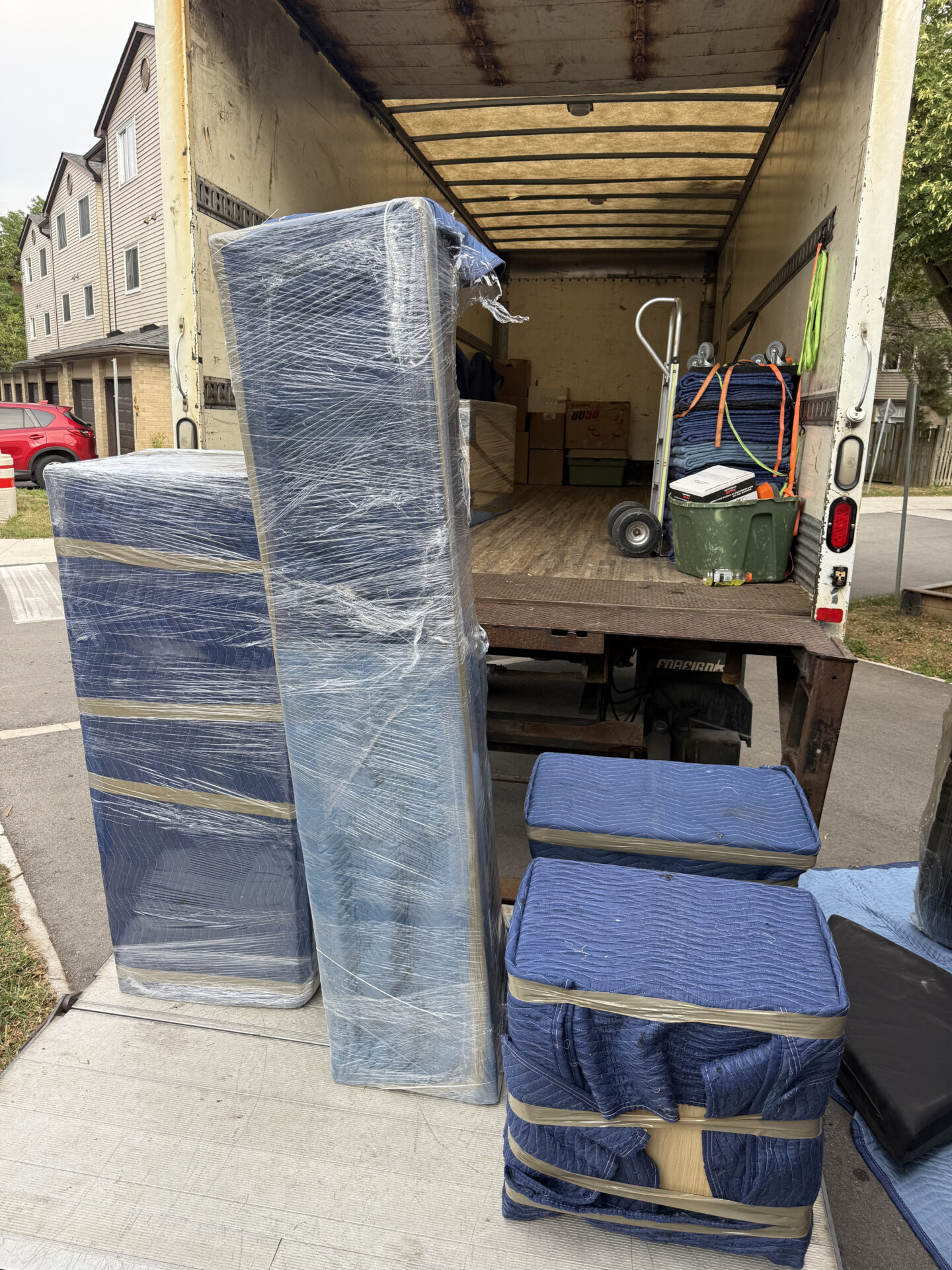 Get Movers Montreal QC photo 4