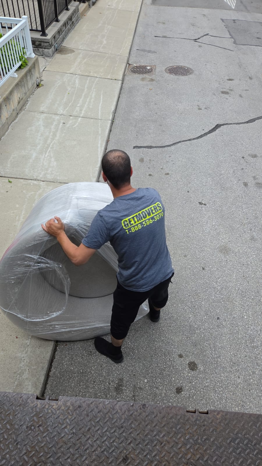 Hunt Club move completed — crew loading detached home
