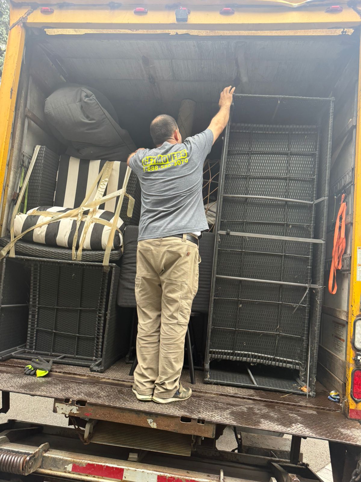 Moving from Isleville Street — truck positioned in laneway