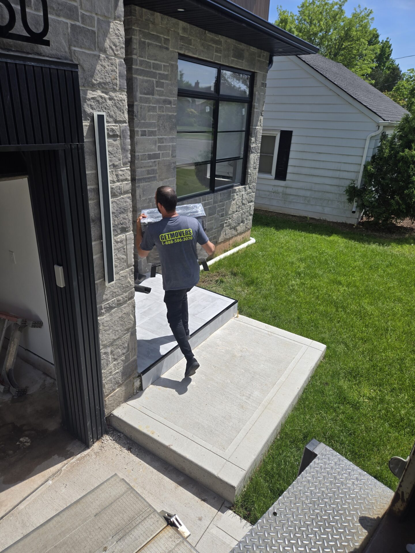 Renfrew Road to Elmsdale move — furniture delivery