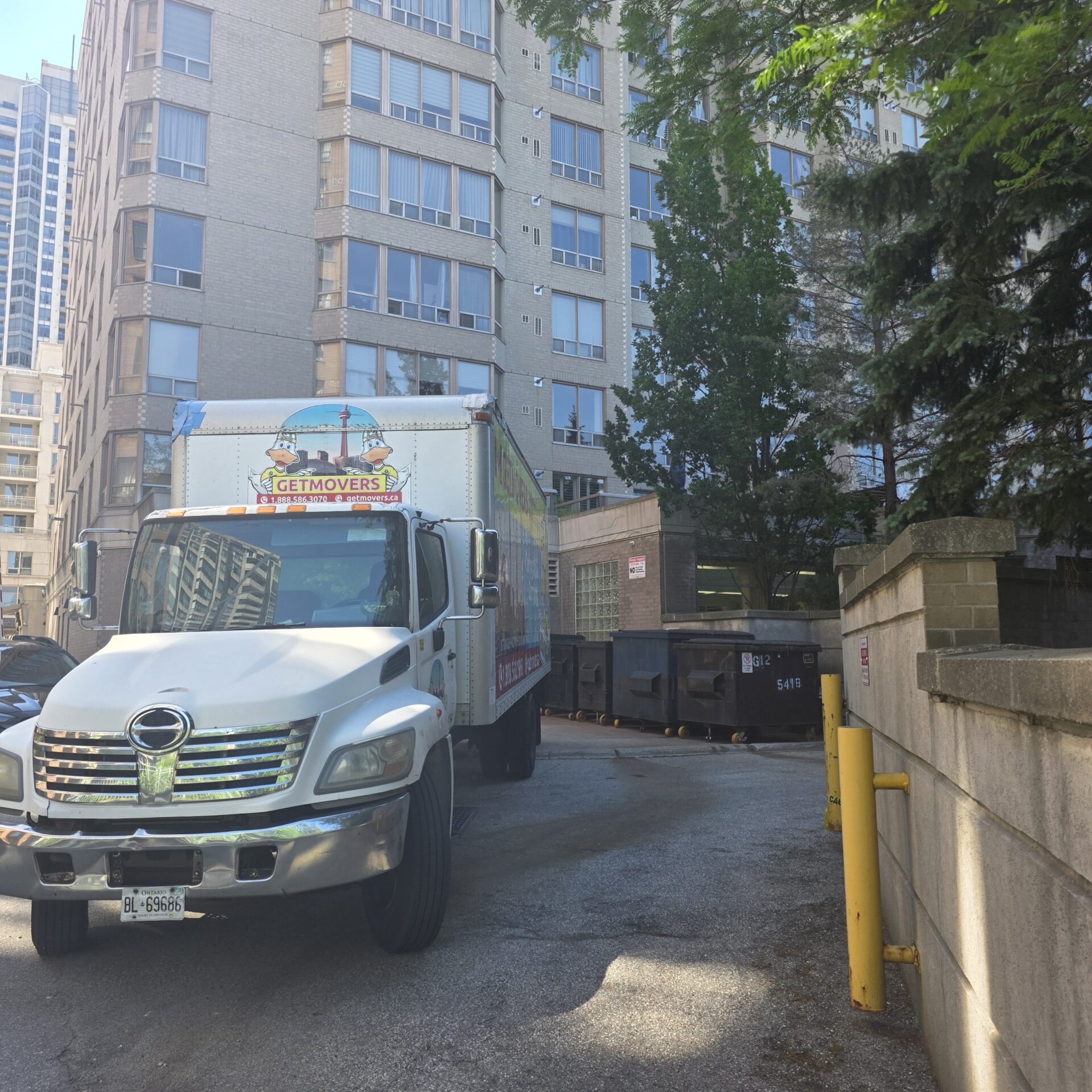 Get Movers Brantford ON moving crew at work