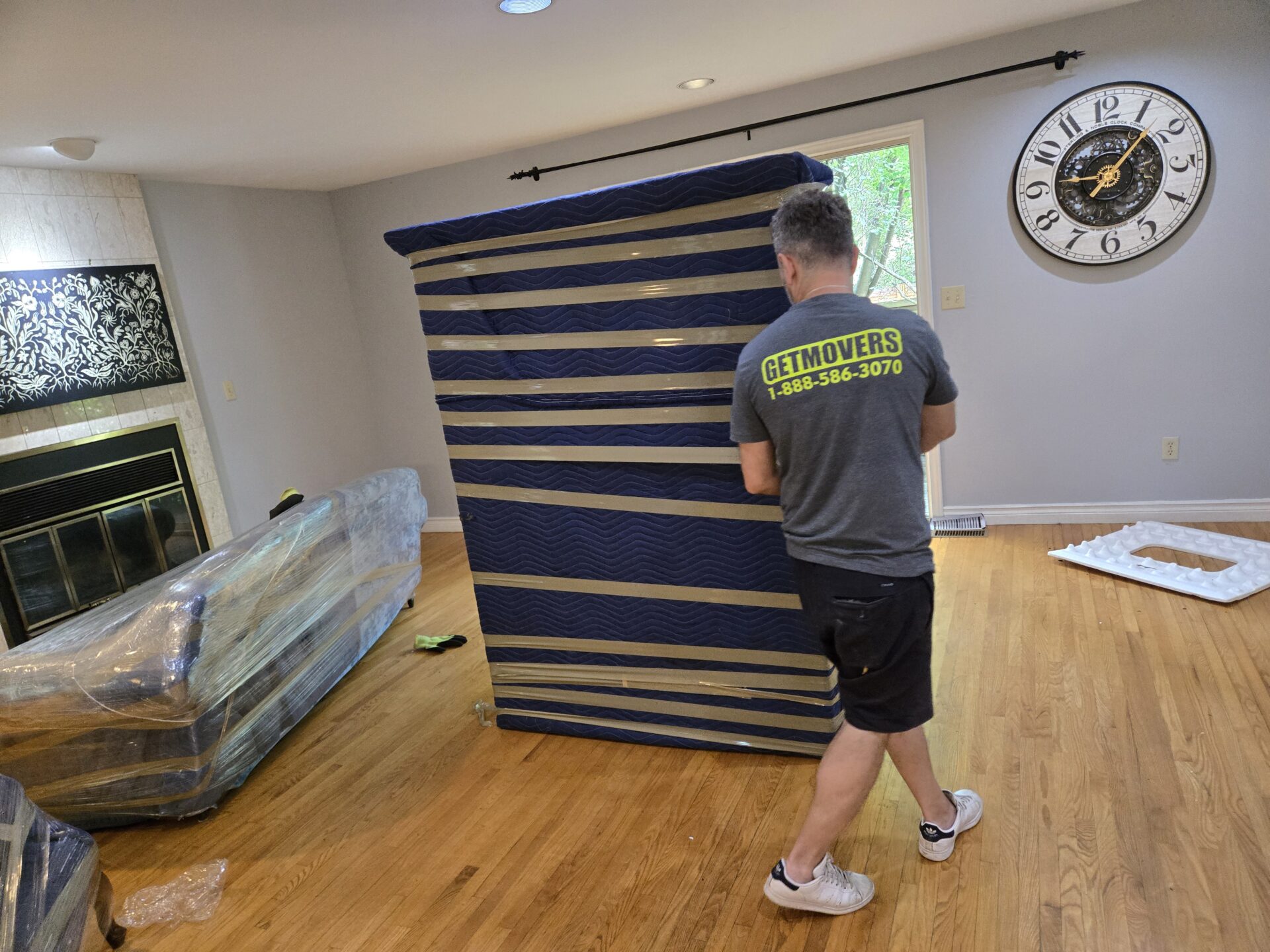 Get Movers Oshawa ON loading truck in Farewell