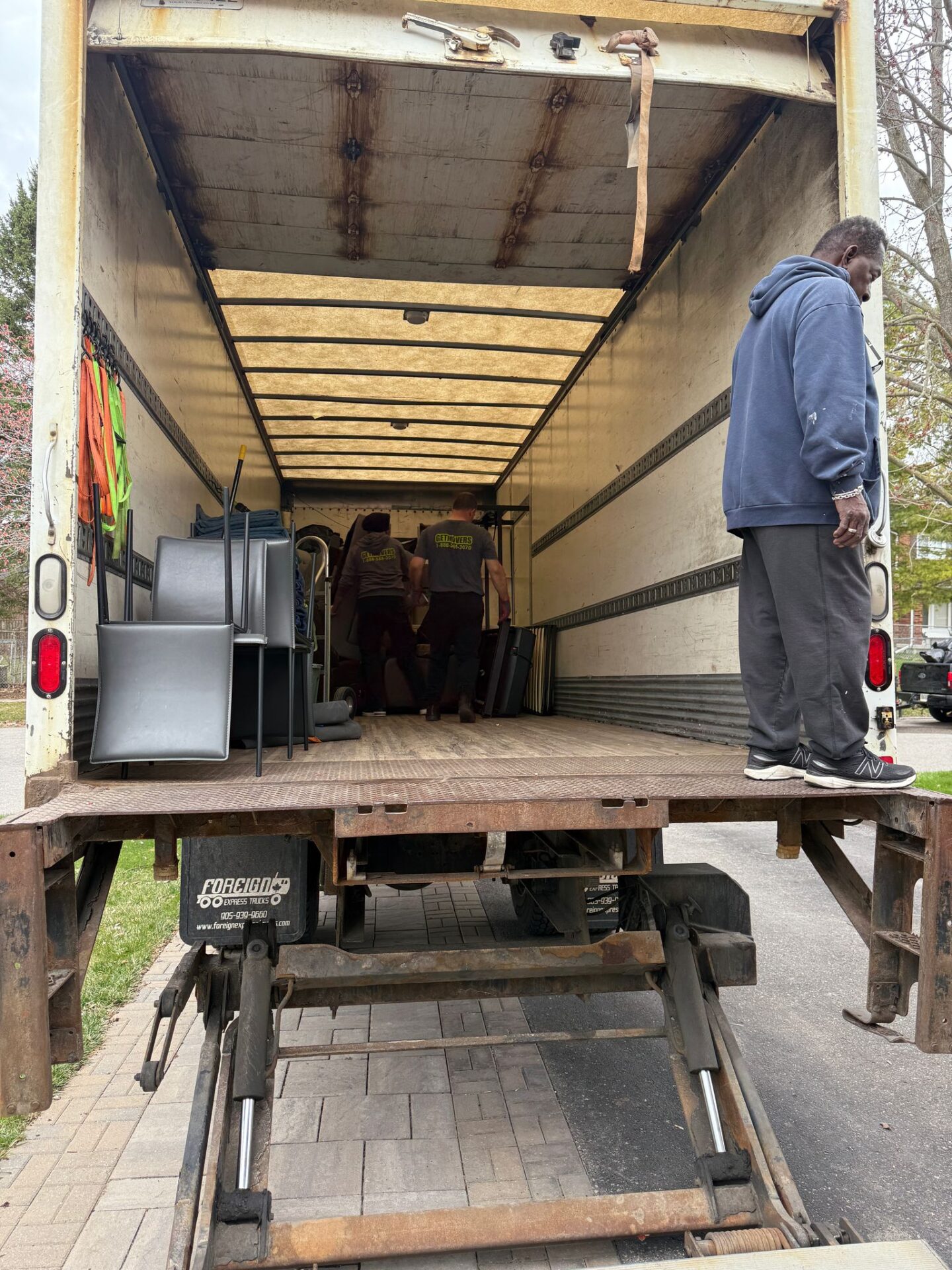 Get Movers Scarborough ON completing a residential move