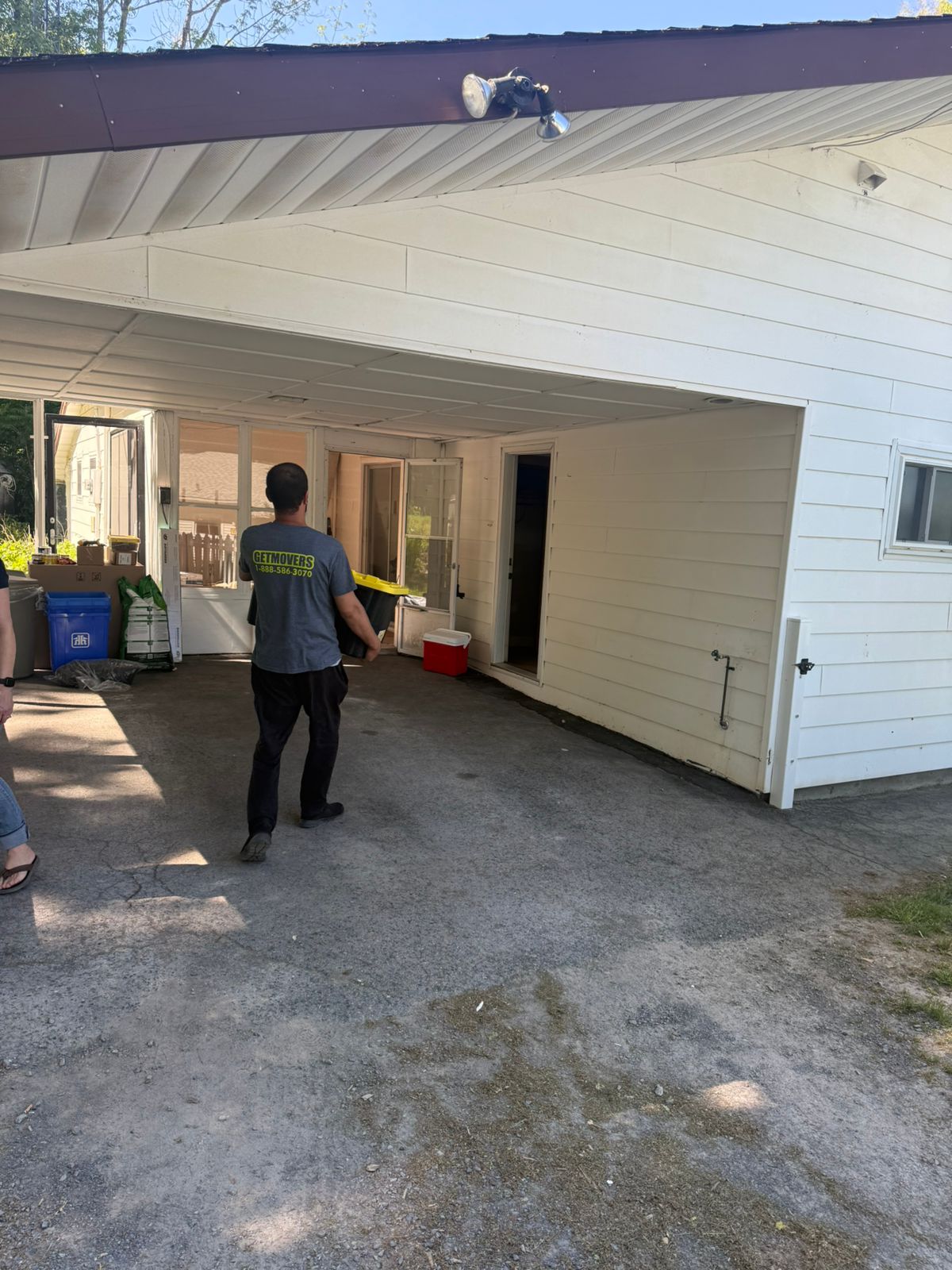 Moving from Fox Point Rd — truck on coastal road