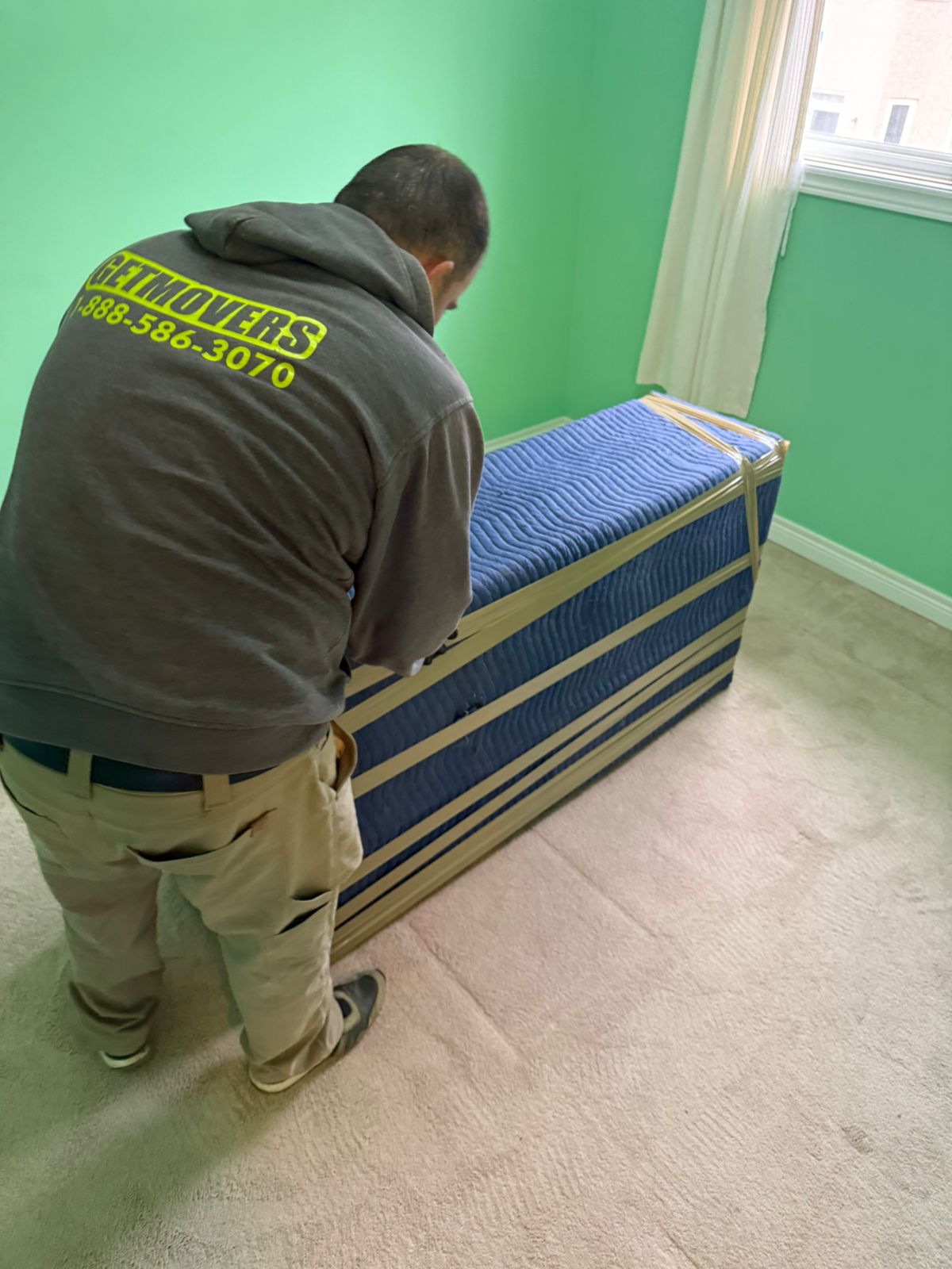 Get Movers crew loading boxes