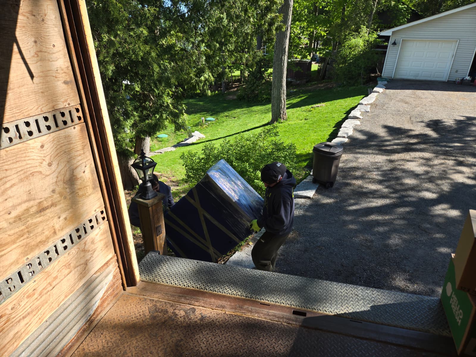 Get Movers Brantford ON recent move in West Brant South Pocket