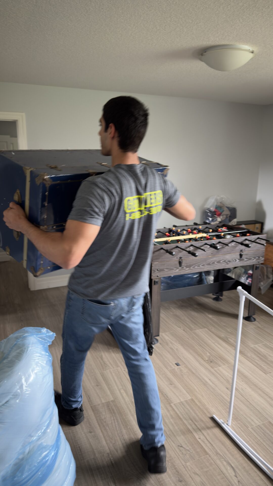 Get Movers packing boxes in Brantford detached home