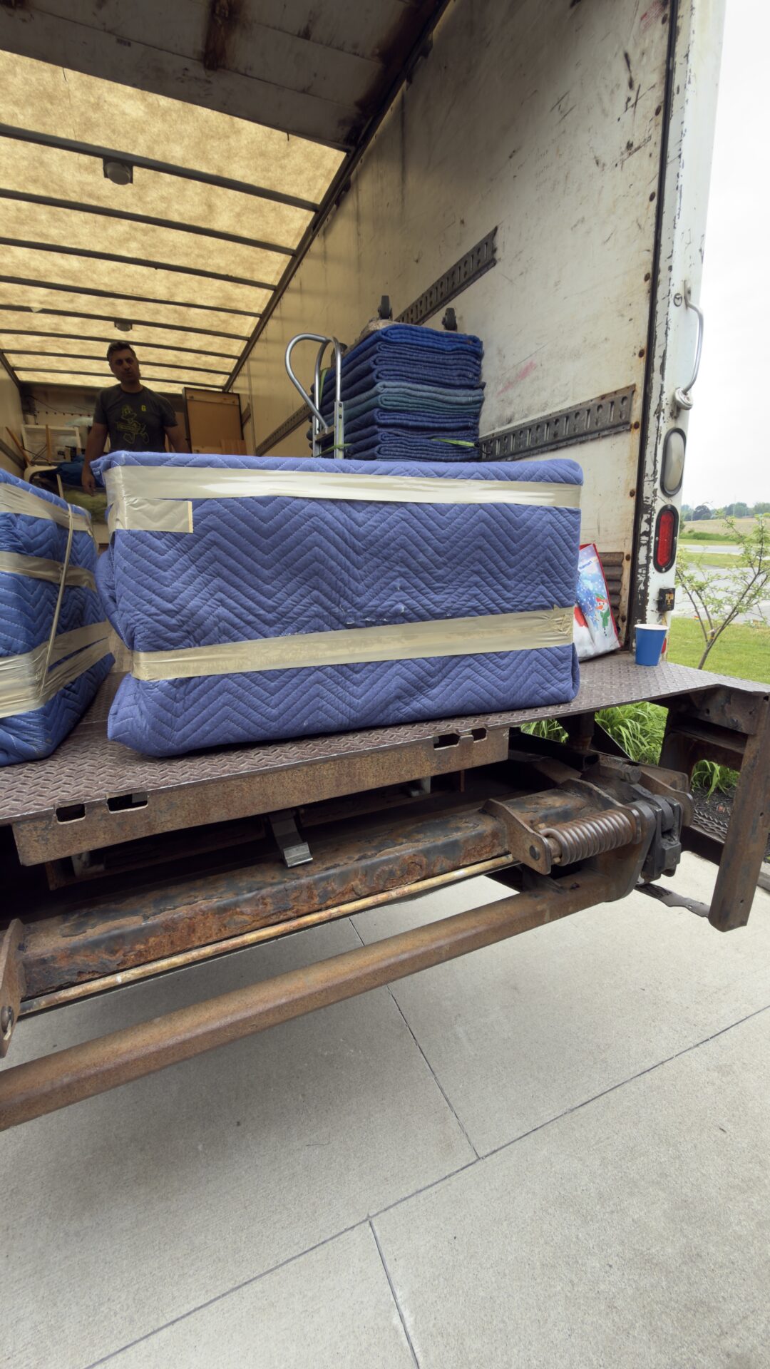 Movers loading items from Oakhill Dr