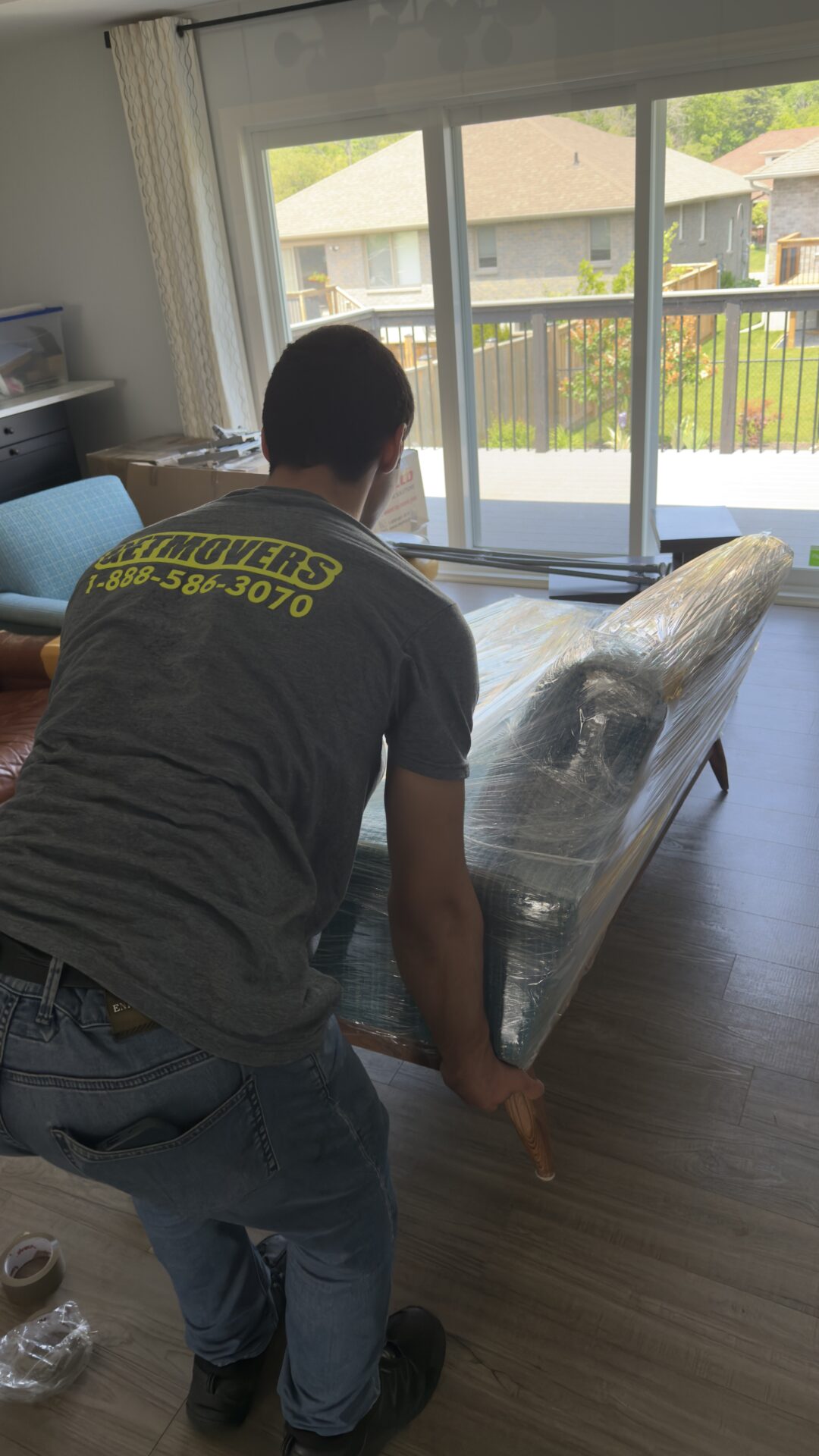 Get Movers Scarborough ON loading a truck