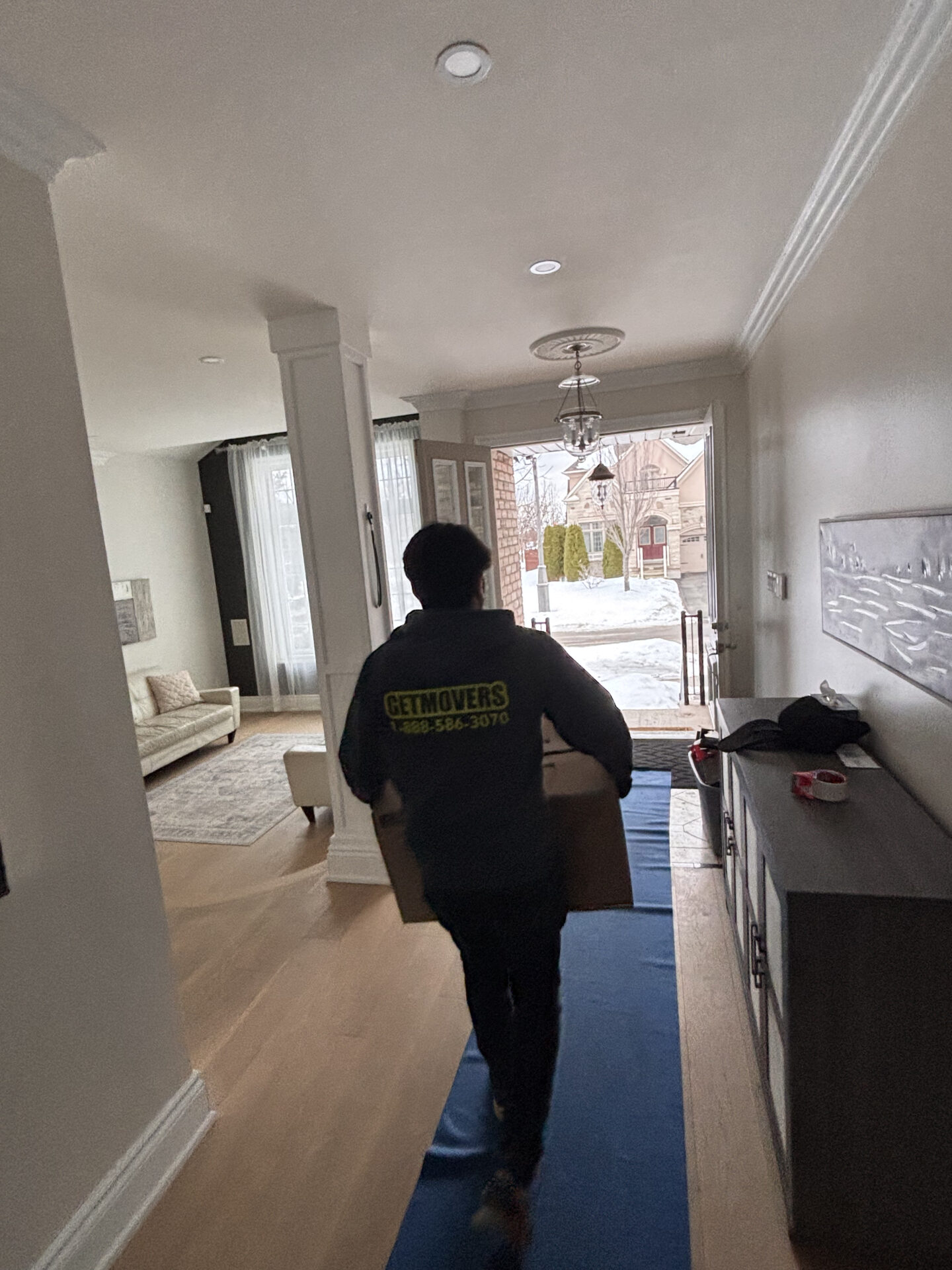 Get Movers Oshawa ON team working at Niagara Dr