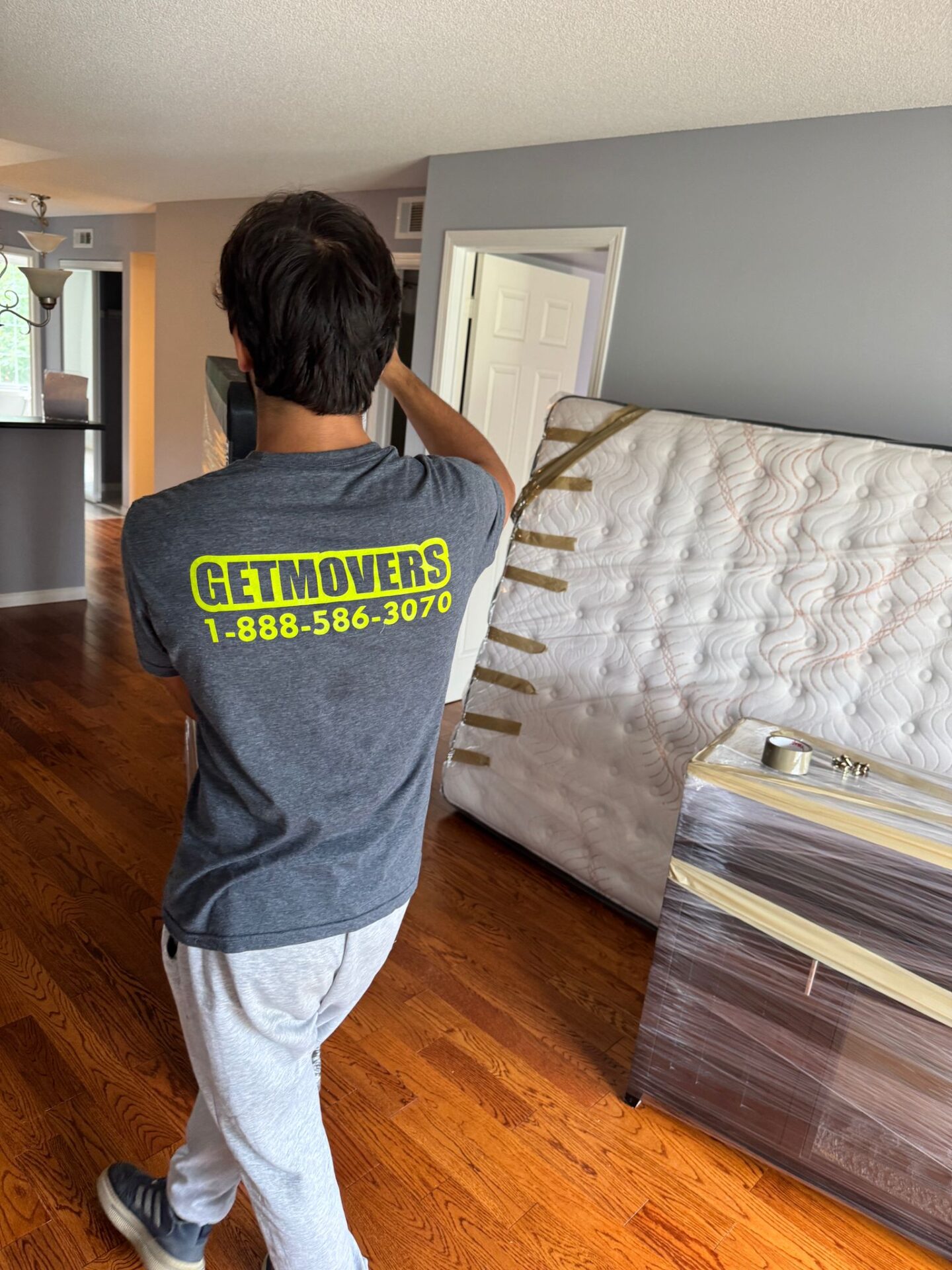 Get Movers Montreal QC deploying specific truck-size matching and winter floor protection for a local residential move in Terrebonne Montreal