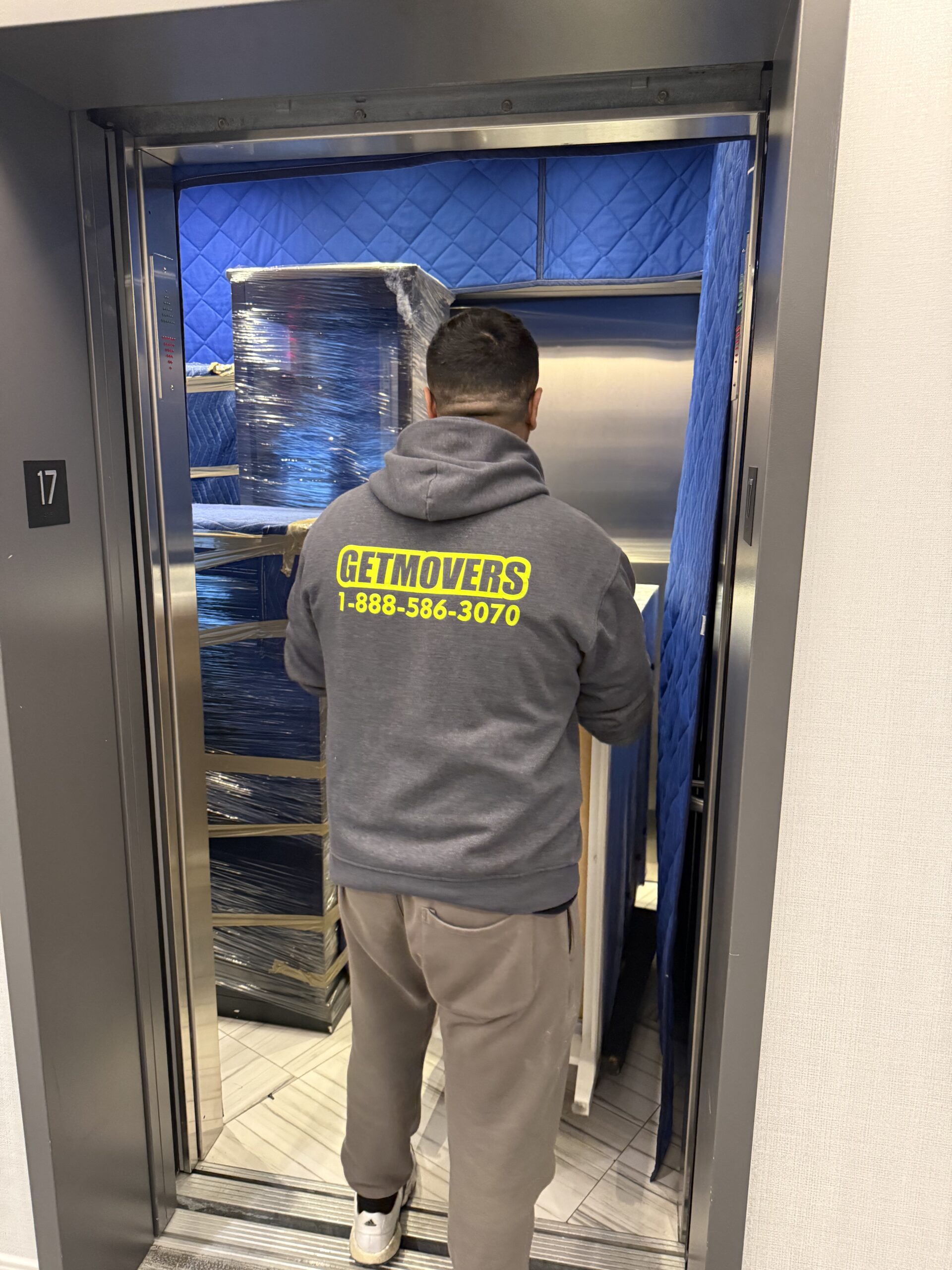 Get Movers Richmond Hill ON crew padding furniture in Cachet Markham