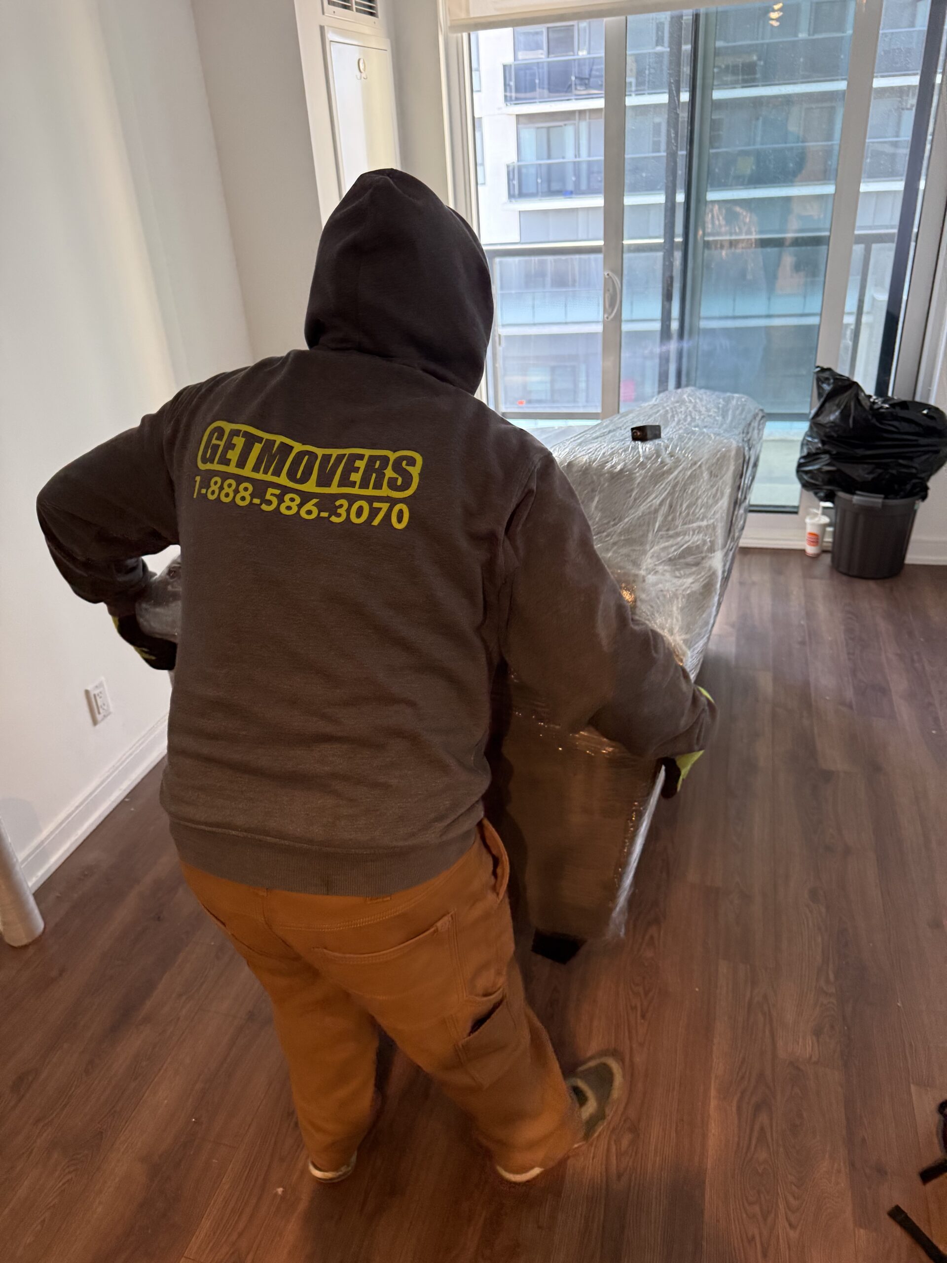 Professional movers delivering items to Bayview Hill