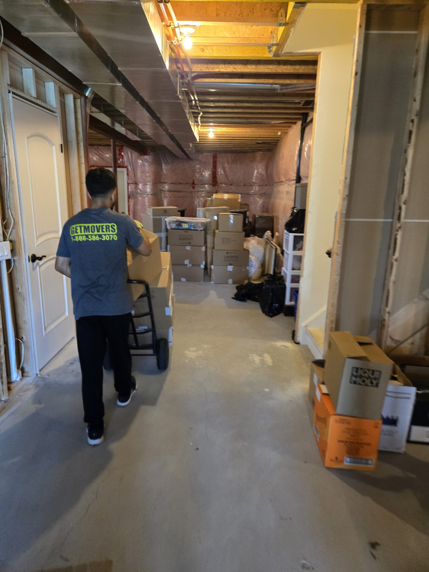 Get Movers Oshawa ON securely wrapping furniture