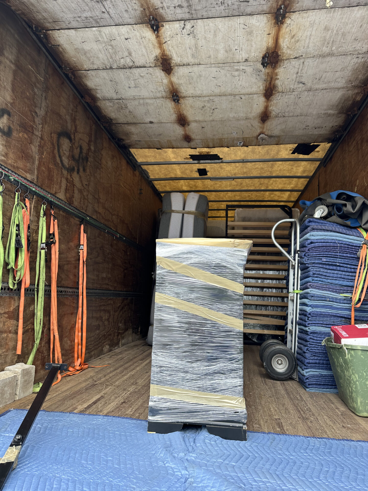 Get Movers Oshawa ON moving boxes on Lakeview Park Ave
