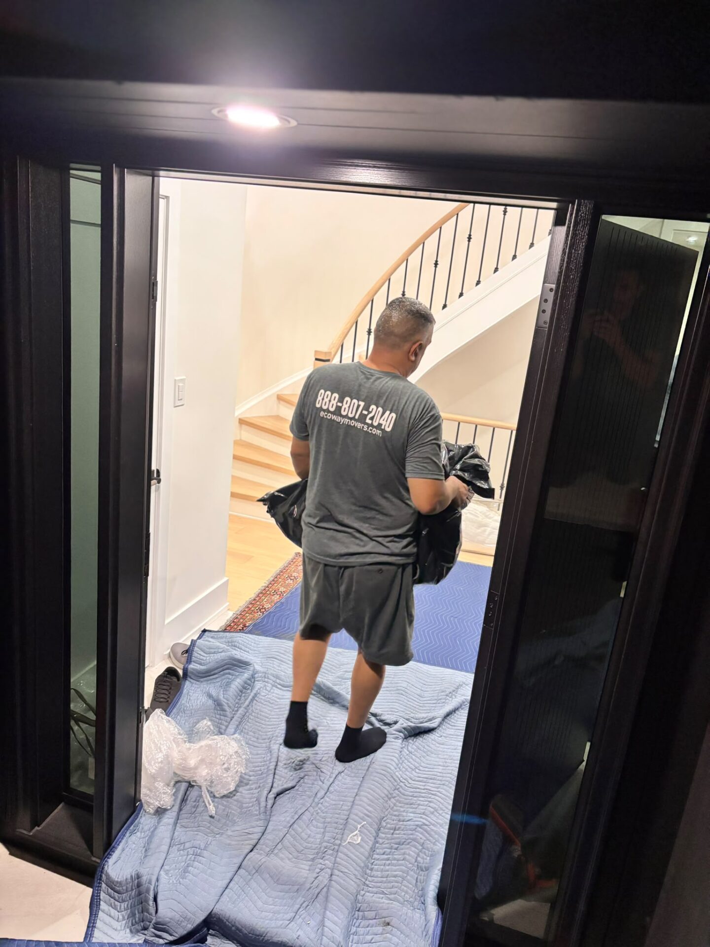 Get Movers executing specialized compact-truck loading protocols for residential moving on narrow driveways in Markland Wood, Etobicoke